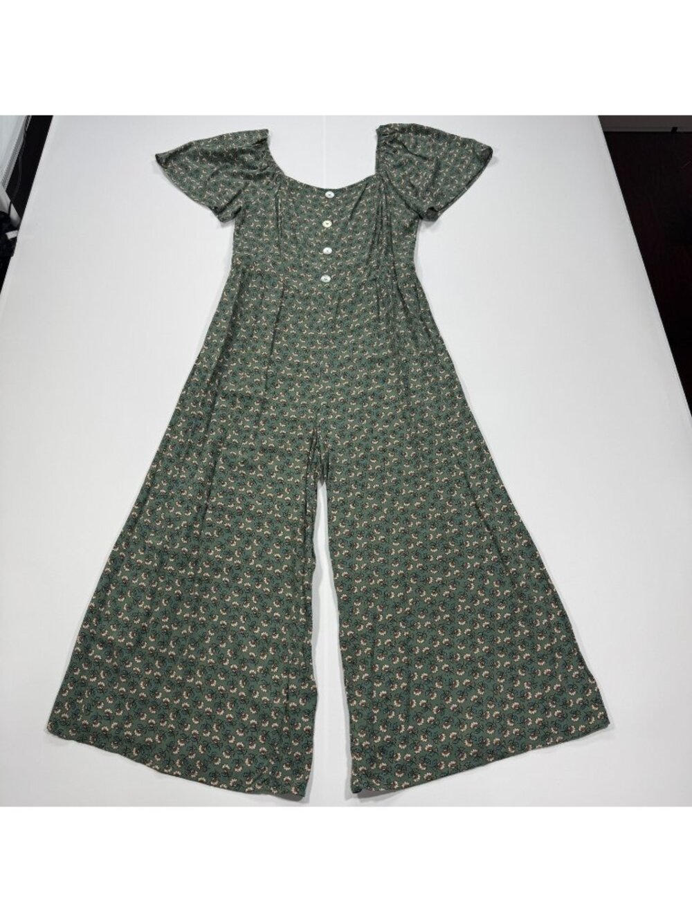 Luxology One-Piece Women's M Green Floral Rayon Jumpsuit Smocked Cottagecore